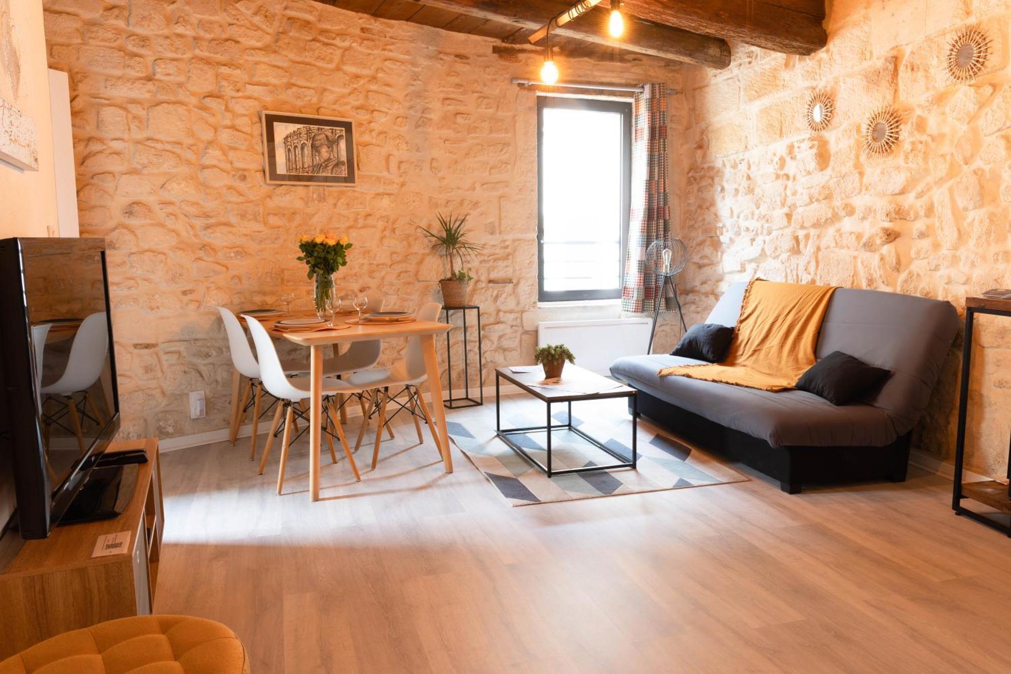 Immeuble 3 Apparts Centre Historique St Gilles Maisoncarreeconciergerie Saint-Gilles  Kültér fotó