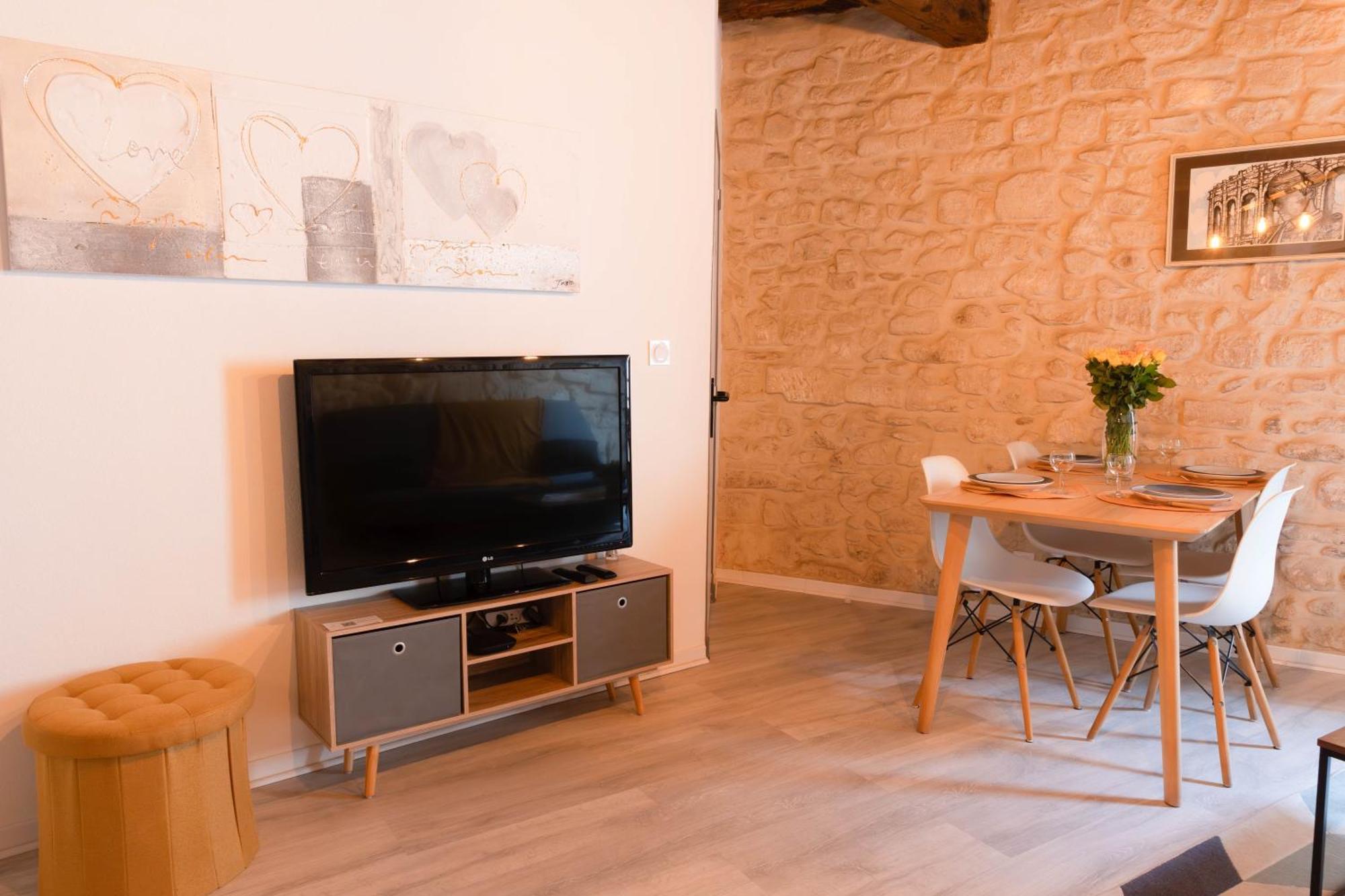 Immeuble 3 Apparts Centre Historique St Gilles Maisoncarreeconciergerie Saint-Gilles  Kültér fotó